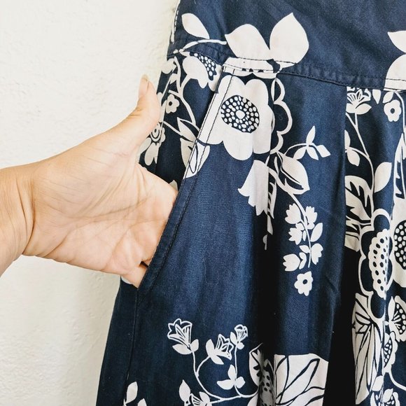 Josephine Chaus Woman Navy Floral Full Pleat Skirt Flowy 8 Knee Pockets Cotton - Picture 4 of 7